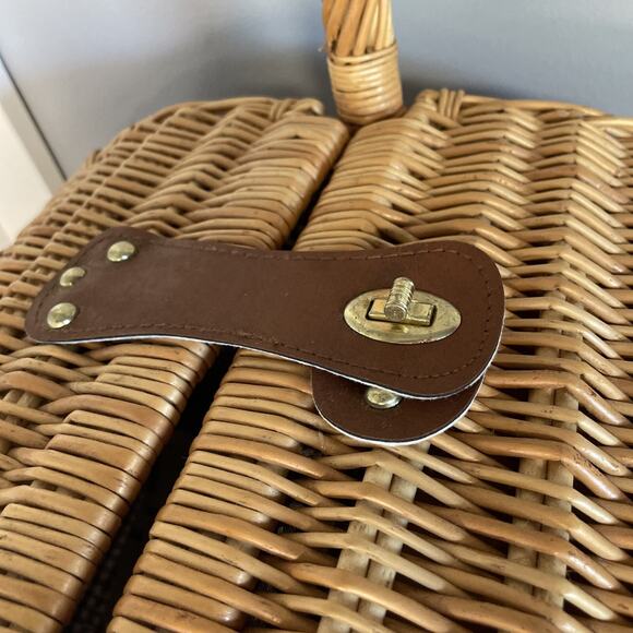 Sutherland Picnic Basket Woven Wicker Leather Straps Utensils Plates And Napkins - Picture 4 of 16